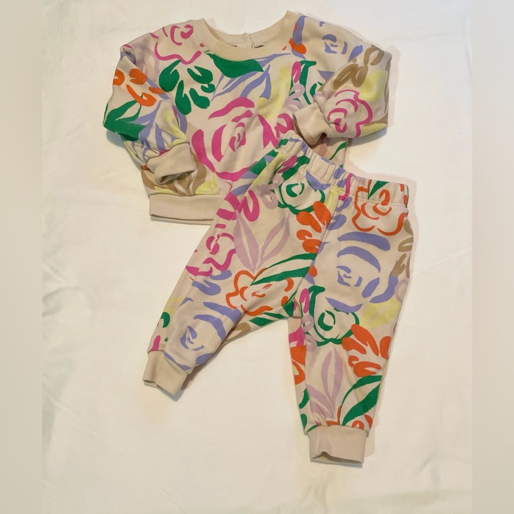 Baby GAP 6-12 fleece sweatshirt and sweatpants - FLORAL